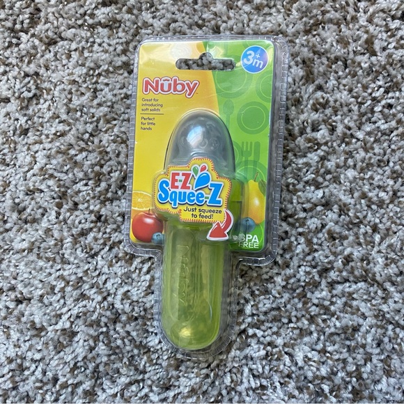 Nuby Other - E-Z Squee-Z Silicone Baby Food Dispenser